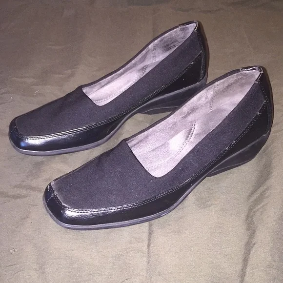 AEROSOLES Shoes Aerosoles Black Riverbed Slipon Stretchy